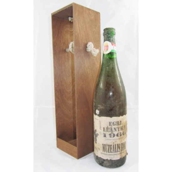 1966 Egri Leányka - Wine World Borbolt