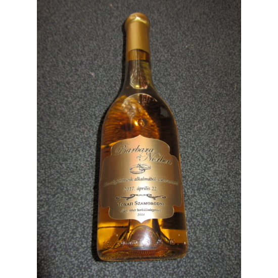 Boros egyedi gravírozott arany címke esküvőre - WineWorld Borbolt