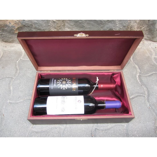 Lakkozott boros díszdoboz selyembéléssel 2 bornak - WineWorld Borbolt